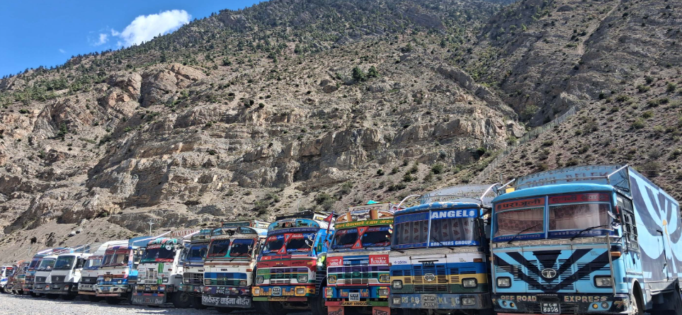 बाढी, पहिरो र हिमपातका कारण लेतेदेखि कोरलासम्म ५ सय बढी कन्टेनर रोकिए