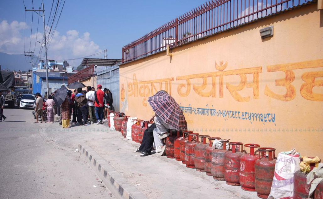 ग्यास साट्न लाइनमा उपभोक्ता
