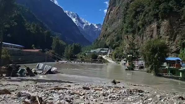 मनाङको चामेमा पहिरोले थुनिएको मर्स्याङ्दी नदी खोल्ने काम सुरु