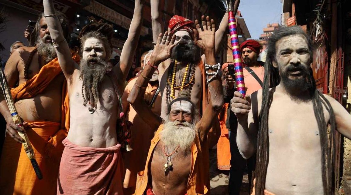 महाशिवरात्रि नजिकिँदै गर्दा पशुपतिमा नागा बाबाको आगमन, भक्तजनको चहलपहल बढ्यो