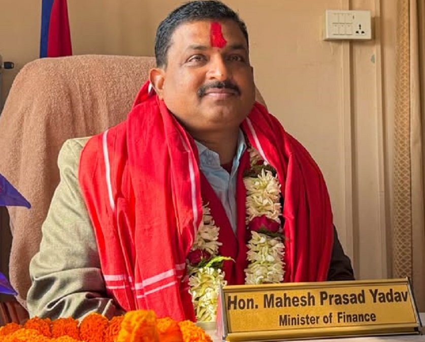 १२ घण्टामै पल्टियो जनमतको अडान: संसदीय दलका नेता यादवले भने - ‘मधेश सरकारलाई समर्थन यथावत्’
